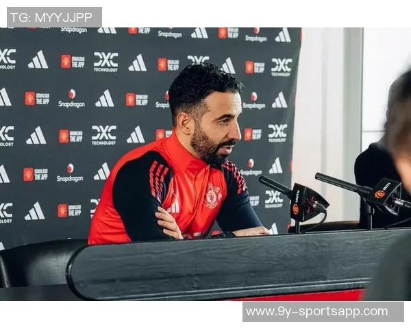 阿莫林盛赞曼联定位球教练称其为罗布森的穆里尼奥 阿莫林盛赞曼联定位球教练称其为罗布森的穆里尼奥